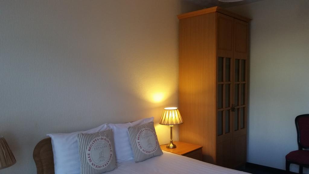 Halfway House Hotel Larne Zimmer foto