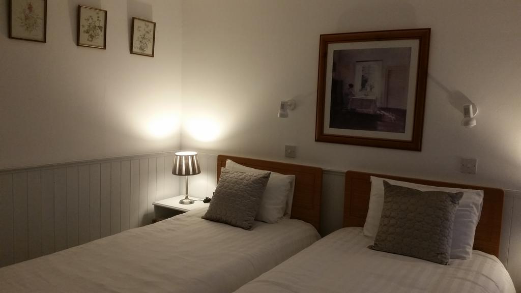 Halfway House Hotel Larne Zimmer foto
