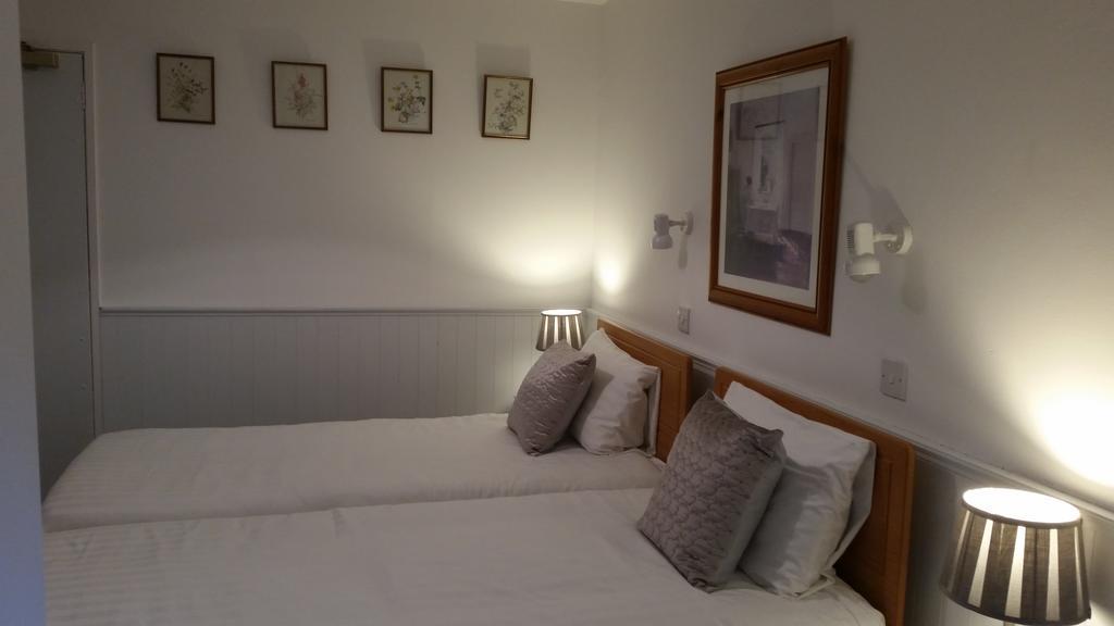 Halfway House Hotel Larne Zimmer foto