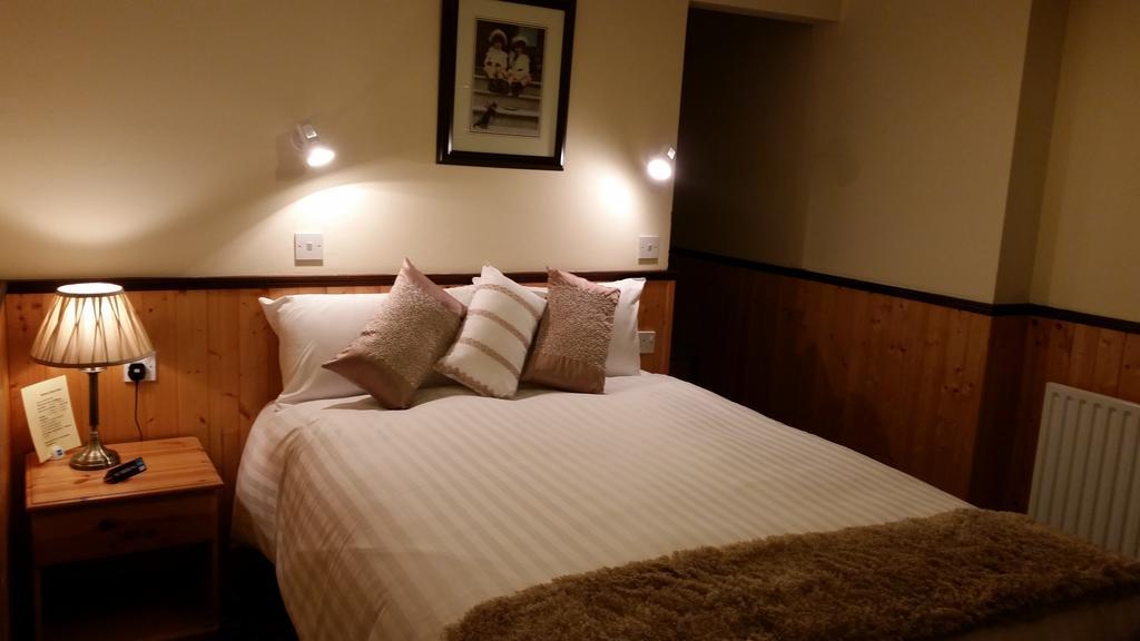 Halfway House Hotel Larne Zimmer foto